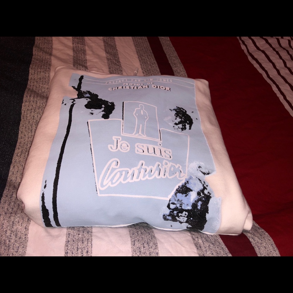 Small  size Dior sweater for men.